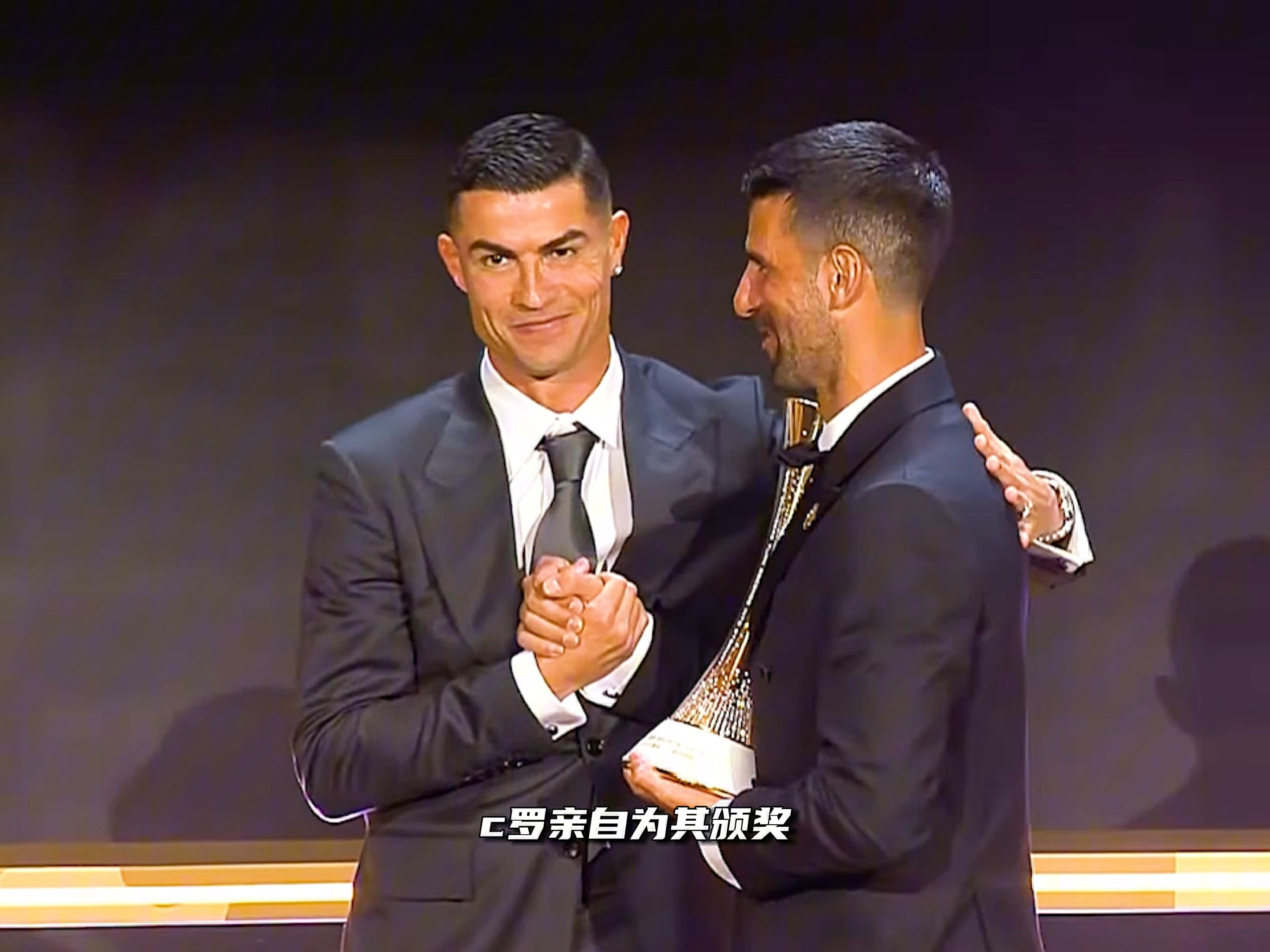 星空体育官网下载入口-国际比赛日西汉姆调整名单以备亚冠葡萄牙体育冲刺阶段外线爆发，德约科维奇在曼联比赛中夺冠瞬间刷屏的简单介绍